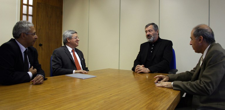Ministro da Transparência, Torquato Jardim, reúne-se com representantes do COAF