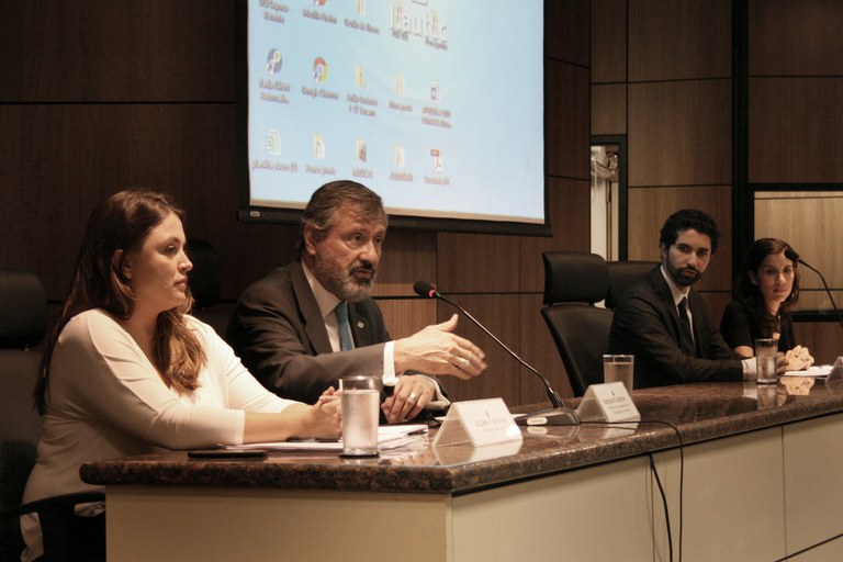 Audiência debate regulamentação do lobby