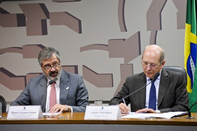 Ministro apresenta balanço de ações no Senado Federal