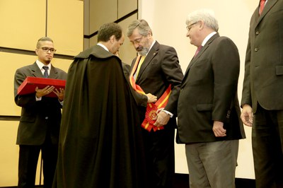 Torquato Jardim recebe comenda da Ordem do Mérito do Ministério Público Militar