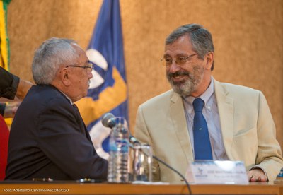 Ministério da Transparência firma acordo de cooperação com o CFC