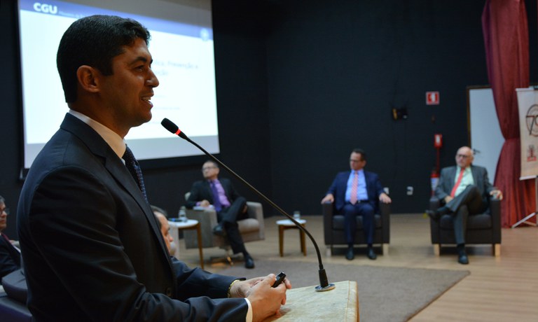 “População é peça fundamental na prevenção à corrupção no país”, afirma ministro da CGU