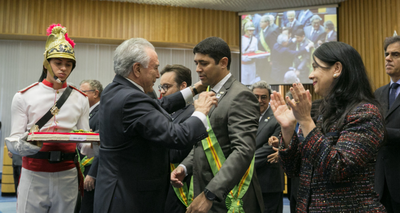 Ministro da CGU recebe medalha da Ordem do Mérito do Trabalho Getúlio Vargas