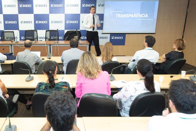 CGU incentiva BNDES a implementar Política Nacional de Dados Abertos