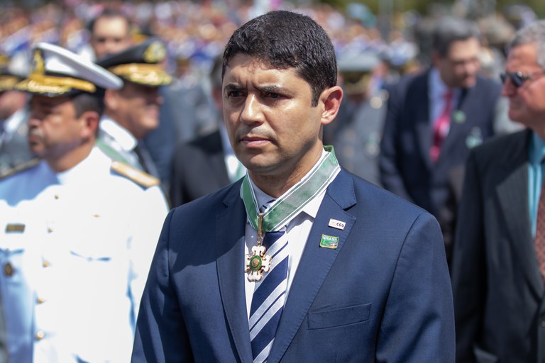 Ministro da CGU recebe medalha da Ordem do Mérito Militar