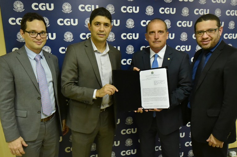 CGU e Cidadania firmam acordo para monitorar pagamento do auxílio emergencial