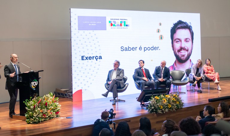 Presidente Lula e ministro da CGU declaram que a Lei de Acesso à Informação voltou a ser cumprida no país