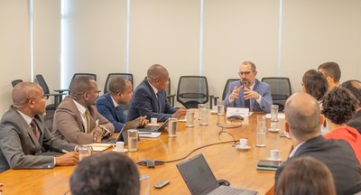 Ministro da CGU recebe auditores de Moçambique