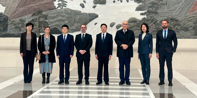 Ministro Vinícius de Carvalho fortalece laços anticorrupção entre Brasil e China em visita a Pequim