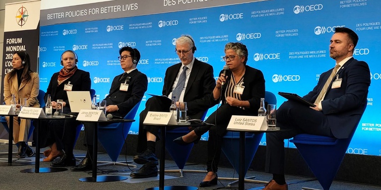 CGU apresenta avanços no combate à corrupção e no uso de inteligência artificial em Fórum Global da OCDE, em Paris