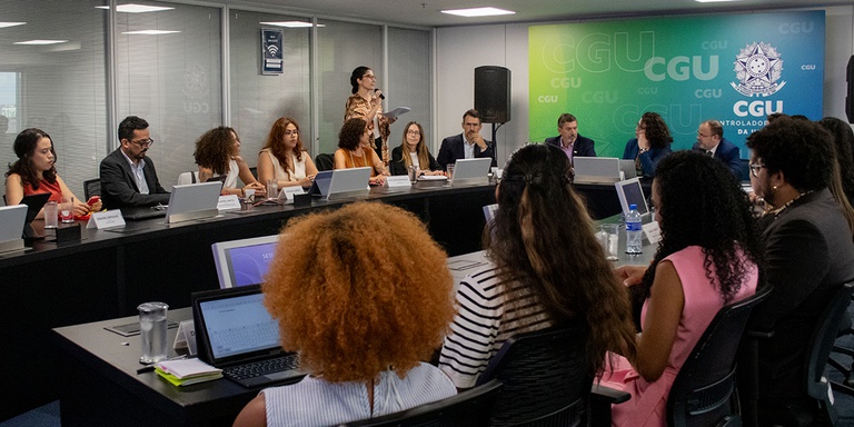 Participantes-de-Fellowsip-sobre-Governo-e-Dados-Abertos-com-foco-em-Mudanças-Climáticas-apresentam-resultados.jpg