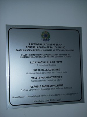 Placa de inauguração da nova sede da Controladoria Regional da União em Alagoas, em 2010