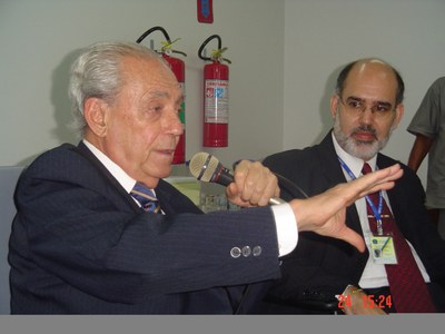 Visita do Ministro da CGU, Waldir Pires, à Controladoria Regional da União em Alagoas, em 2003.