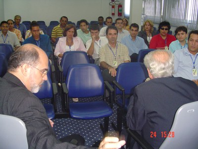 Visita do Ministro da CGU, Waldir Pires, à Controladoria Regional da União em Alagoas, em 2004.