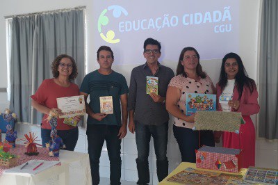 Distribuição foi conduzida pelos servidores João Tadeu de Castro Batista e Paulo Henrique Ninke de Araujo, do NAOP