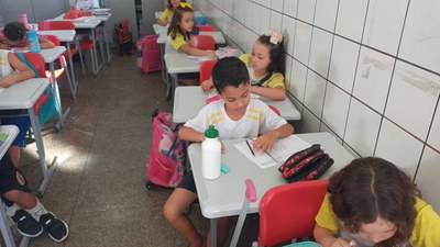 CENTRO MUNICIPAL DE EDUCAÇÃO BÁSICA PROFESSORA MARIA CLARICE MEIRELES DE QUEIROZ-GO 
