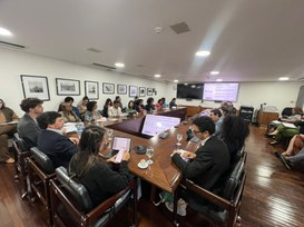 Na imagem representantes da Secretaria Nacional das Periferias 