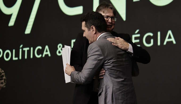 Ministro das Cidades reafirma a empresários a meta de construir dois milhões de moradias