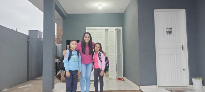 Hoje, Aline, Aylla e Kaio moram em Lajeado, em sua nova casa própria (Crédito: Arquivo Pessoal.