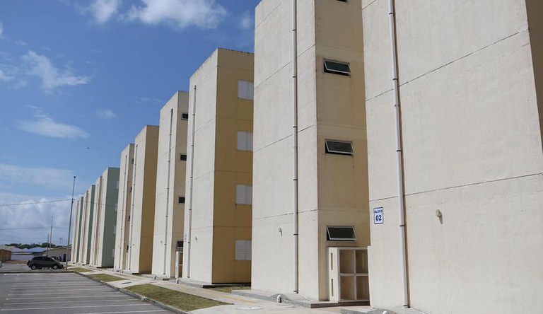 Imagem de prédios do programa Minha Casa, Minha Vida.