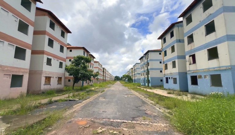Na foto vista panorâmica de unidades habitacionais do MCMV