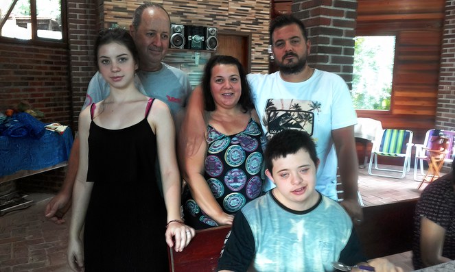 Na foto Ângela e sua família
