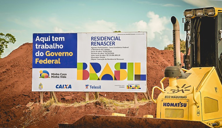 Na foto a placa informativa do projeto