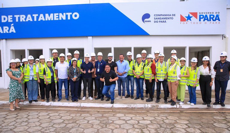 Na foto diversos integrantes da equipe