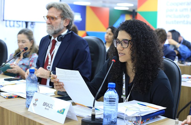 Na foto Samia Sulaiman em primeiro plano