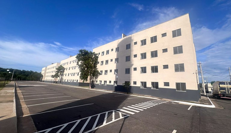 Na foto imagem panorâmica de um dos prédios do MCMV