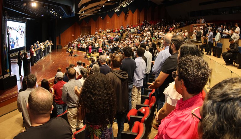 Pessoas reunidas na conferência estadual do Mato Grosso do Sul.