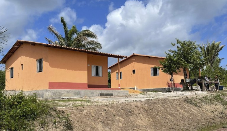 Na foto duas unidades habitacionais do MCMV-Rural em Cedral