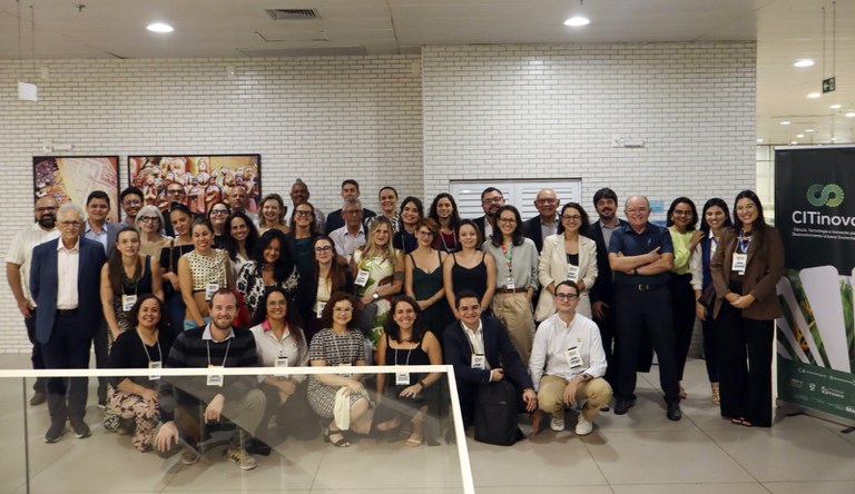 Na foto a equipe reunida para foto