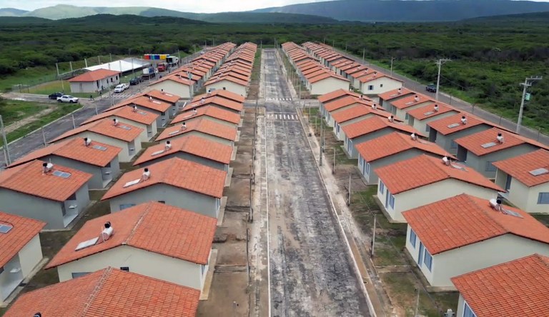 Na foto imagem panorâmica de unidades habitacionais do MCMV