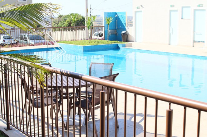 Foto da piscina do condomínio entregue