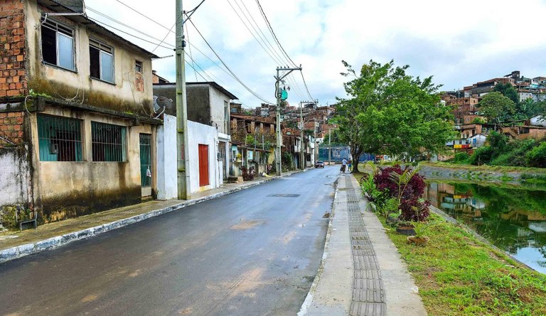 Na imagem favela de Águas Claras, em Salvador.