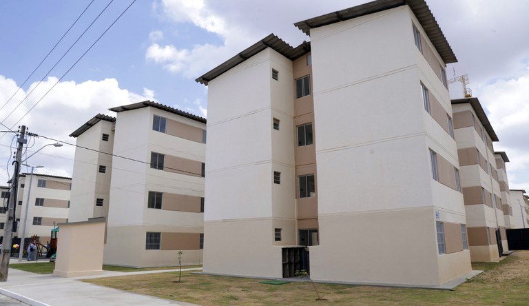 Na foto vista panorâmica dos prédios das unidades habitacionais do MCMV