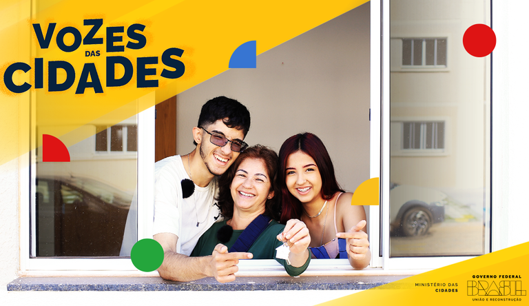 Família segurando a chave da casa p´´rópria - Vozes das Cidades