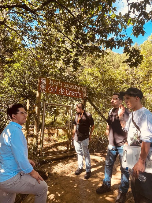 No Jardim Circunvalar de Medellín com a Empresa de Desenvolvimento Urbano. Crédito: Divulgação.
