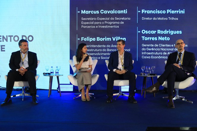 A diretora de Sustentabilidade e Projetos Especiais do Ministério das Cidades, Alice Carvalho, mediou um dos paineis. Crédito: JD Vasconcelos