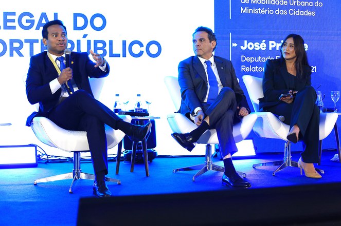 O diretor da SEMOB abordou o Marco Legal do Transporte Urbano durante o evento.Crédito: JD Vasconcelos