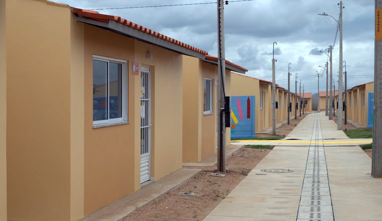 Na foto imagem panorâmica de unidades habitacionais do MCMV