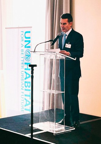 O ministro das cidades discursando