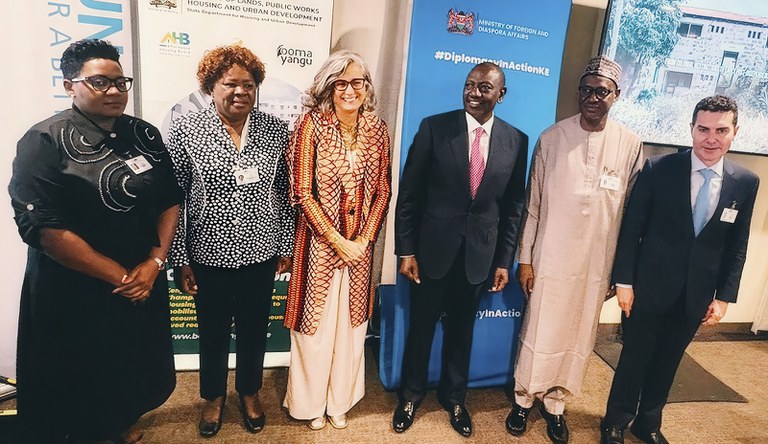 Na foto o ministro das cidades junto a outras autoridades