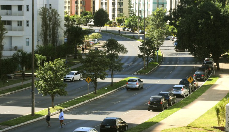 Na foto imagem aérea de centro urbano