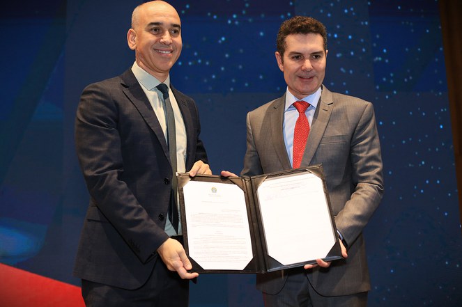 Na foto o ministro das cidades e o secretário-executivo do MCID