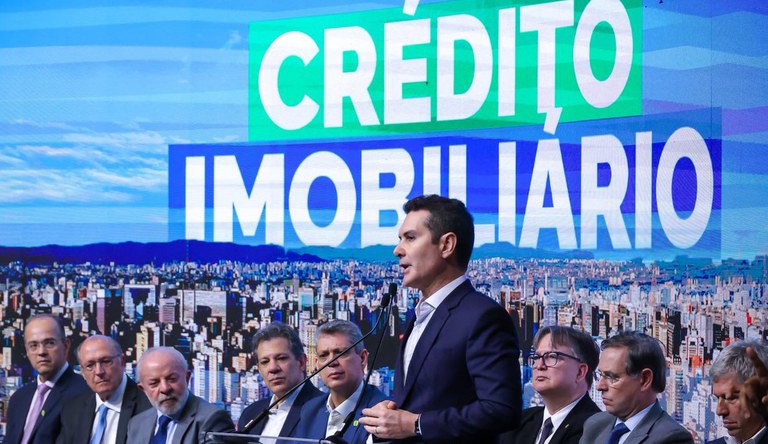 Ministro Jader Filho discursa em evento sobre crédito imobiliário do Minha Casa, Minha Vida