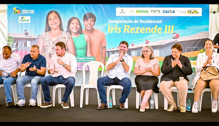 Na foto o secretário-executivo do Ministério das Cidades ao lado de outras autoridades