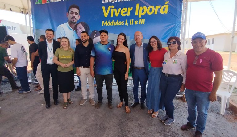 Na foto o o deputado Rubens com beneficiados