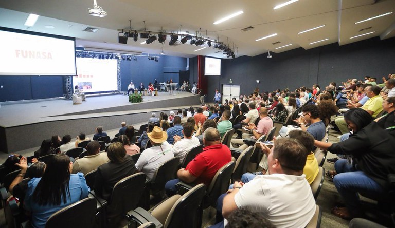 Na foto o público prestigiando o evento